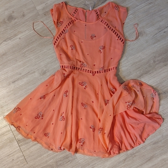 FREE PEOPLE Coral Cut Out Fit and Flare Flowy Midi DRESS SIZE 4  Like New! - Picture 1 of 10